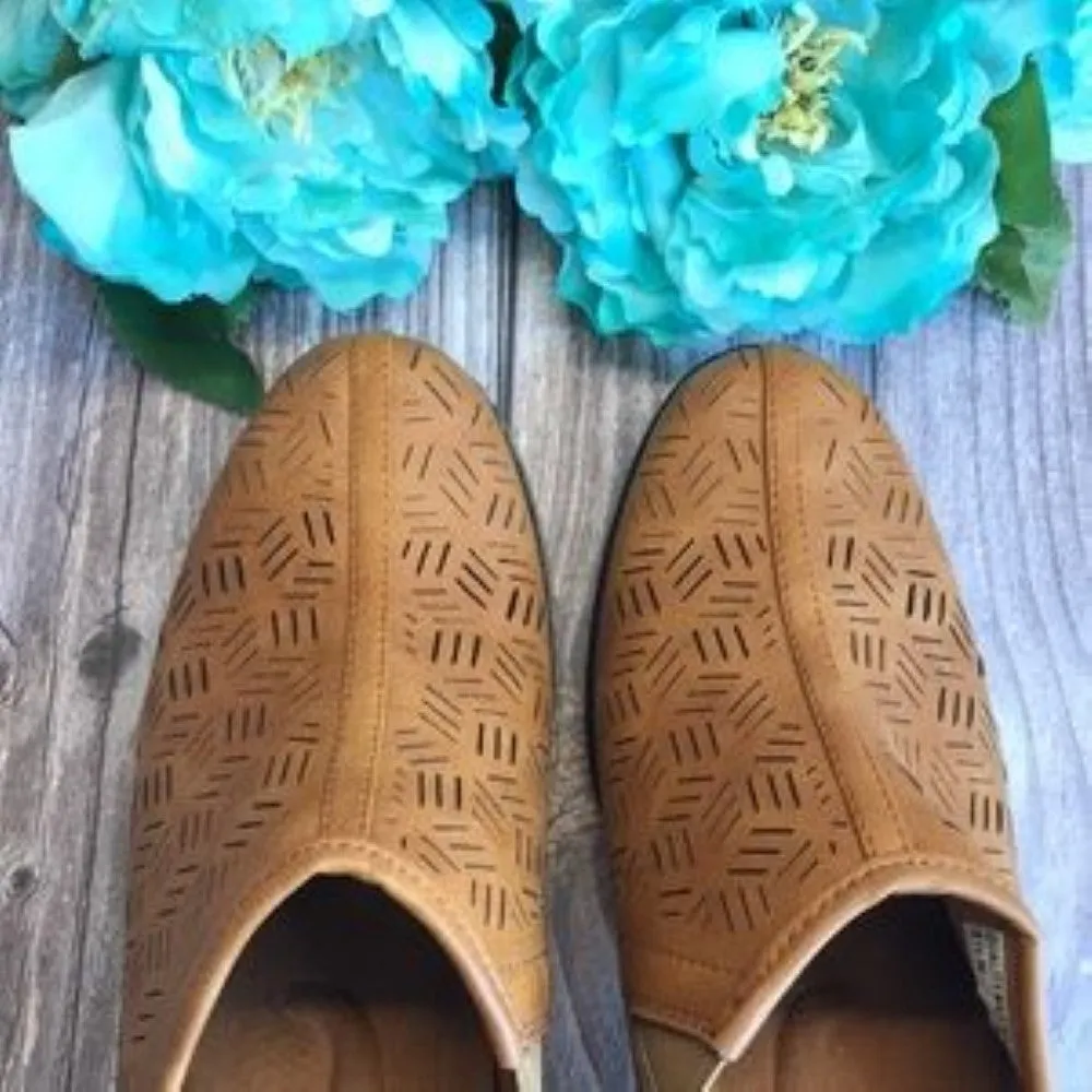 Easy Street Caitlyn Brown Perforated Mules 9.5N