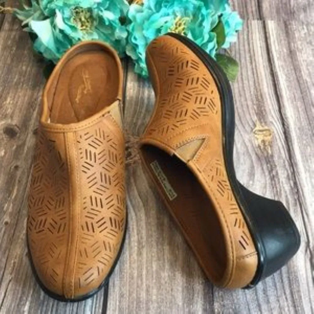 Easy Street Caitlyn Brown Perforated Mules 9.5N