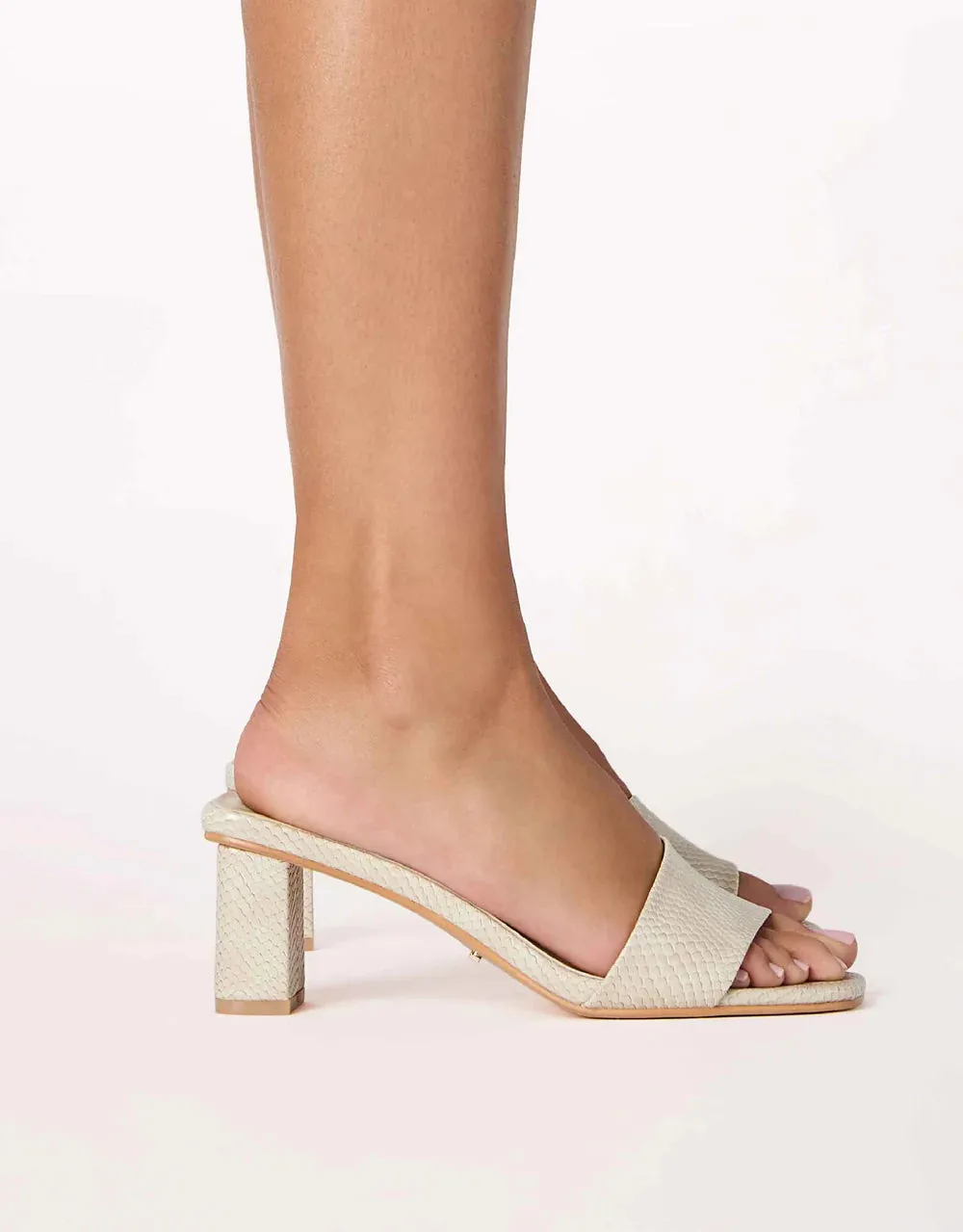 Jocelyn Heel - Bone Scale
