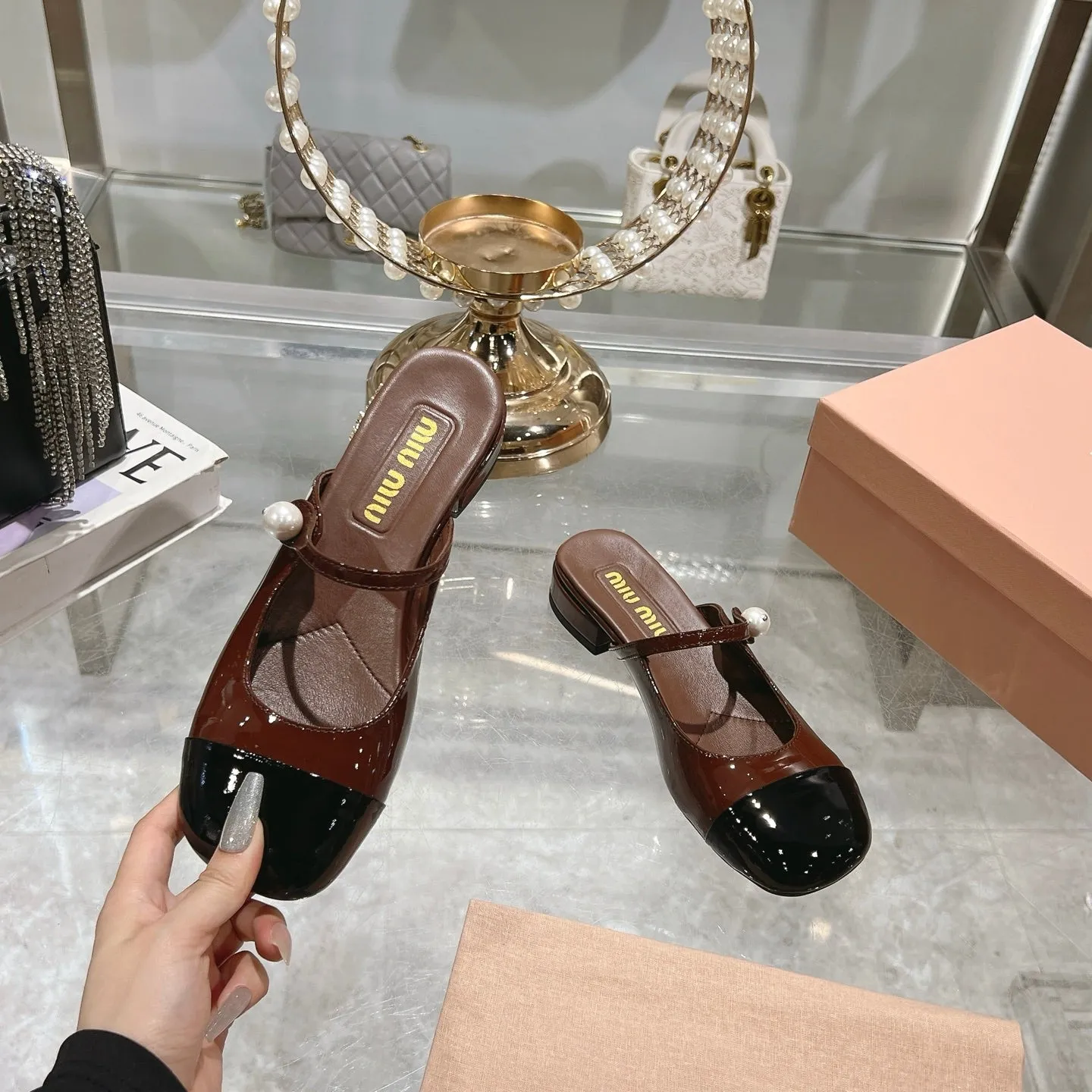 Miu 25C Flat Mule Gingerbread Brown Patent Leather 235305