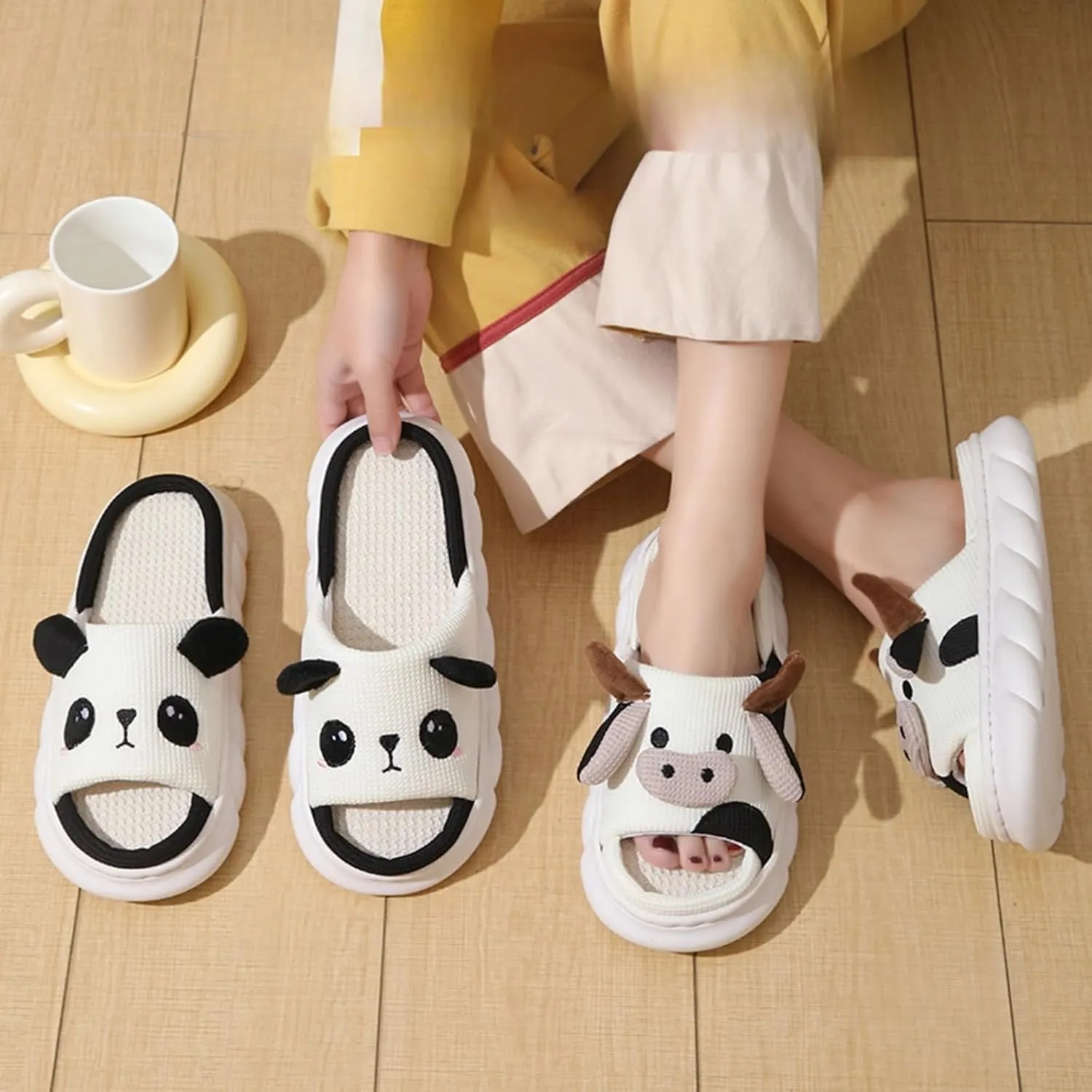 Panda Slippers for Women Men Indoor Couple Linen Slippers Cute Cartoon Panda Animal Slides Sandals Adult Mens Cow Home Slippers Comfy House Slippers Outdoor Shoes Non-Slip Slippers