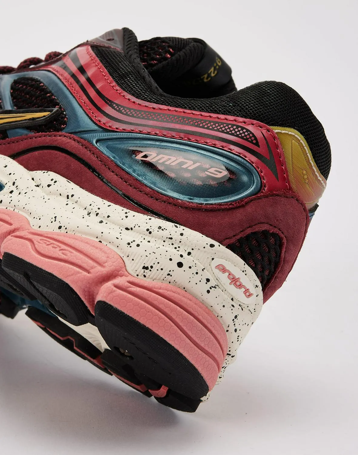Saucony ProGrid Omni 9 Black Blue Pink Red Yellow White Shoe Sneaker Trainer