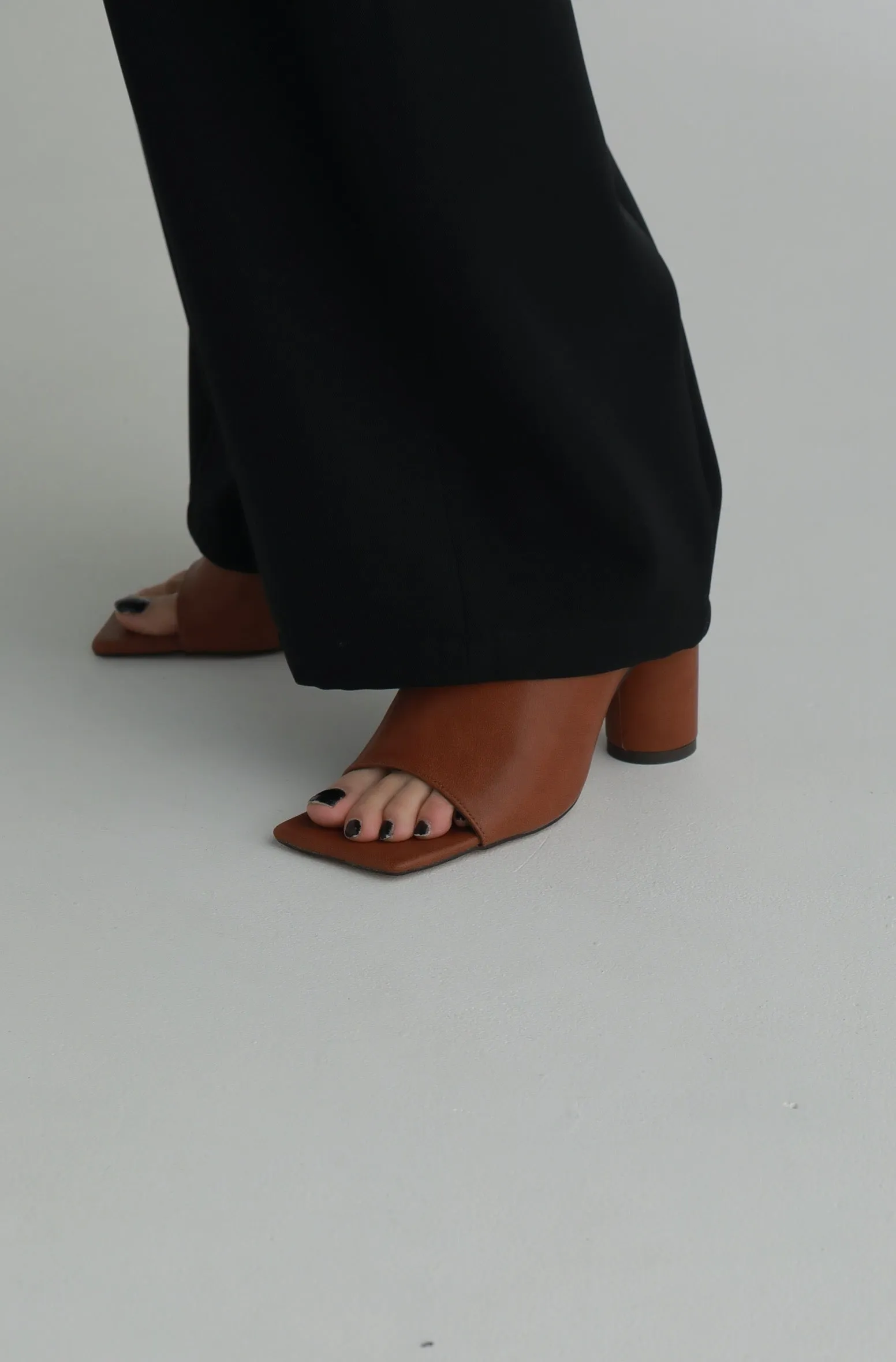 square toe mule