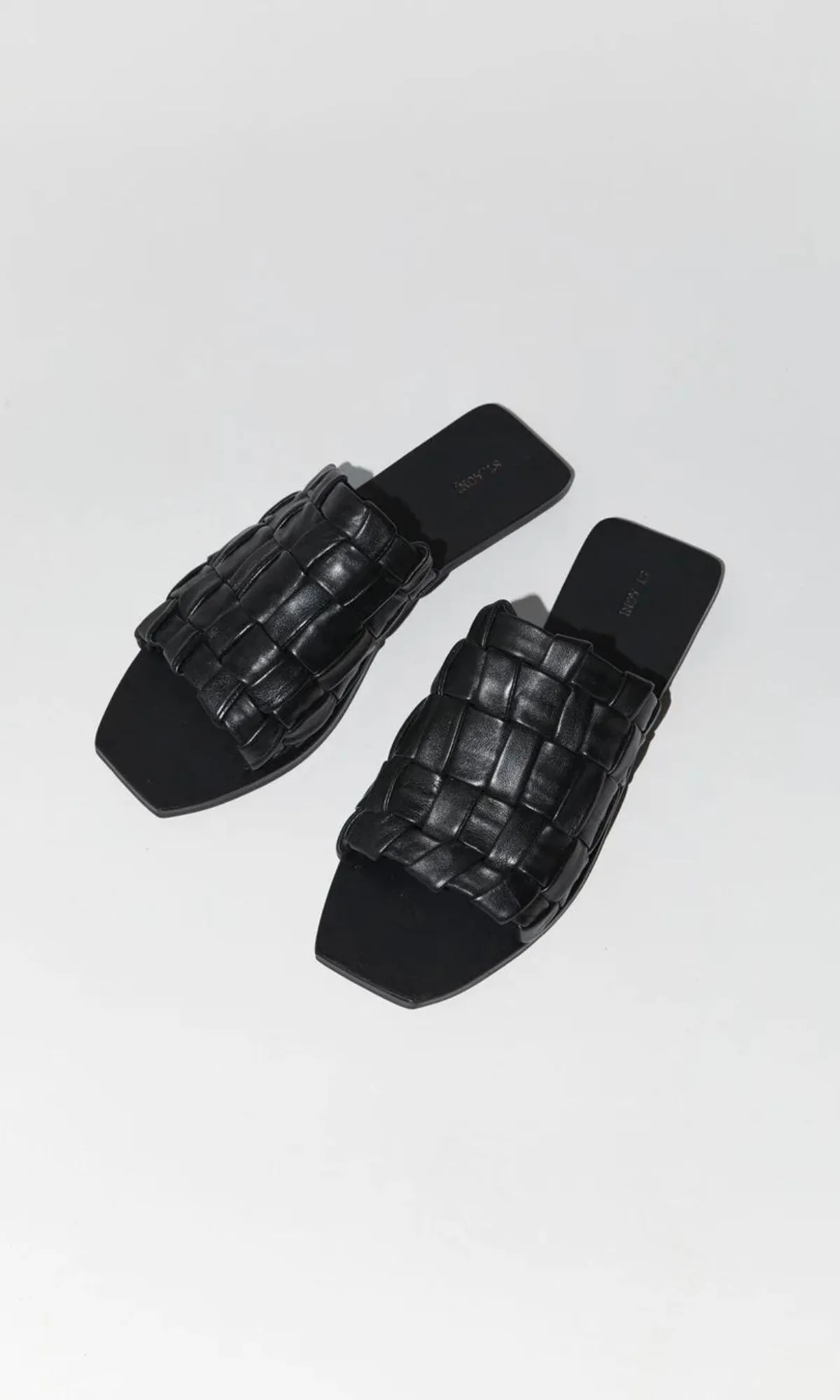 ST. AGNI | Textured Slide