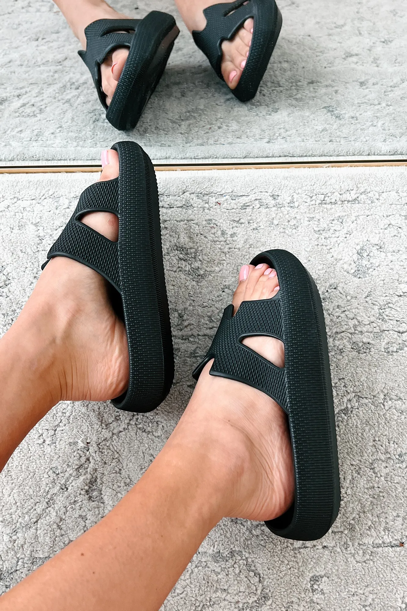 Summer State Of Mind Textured Foam Slide Sandals (Black)