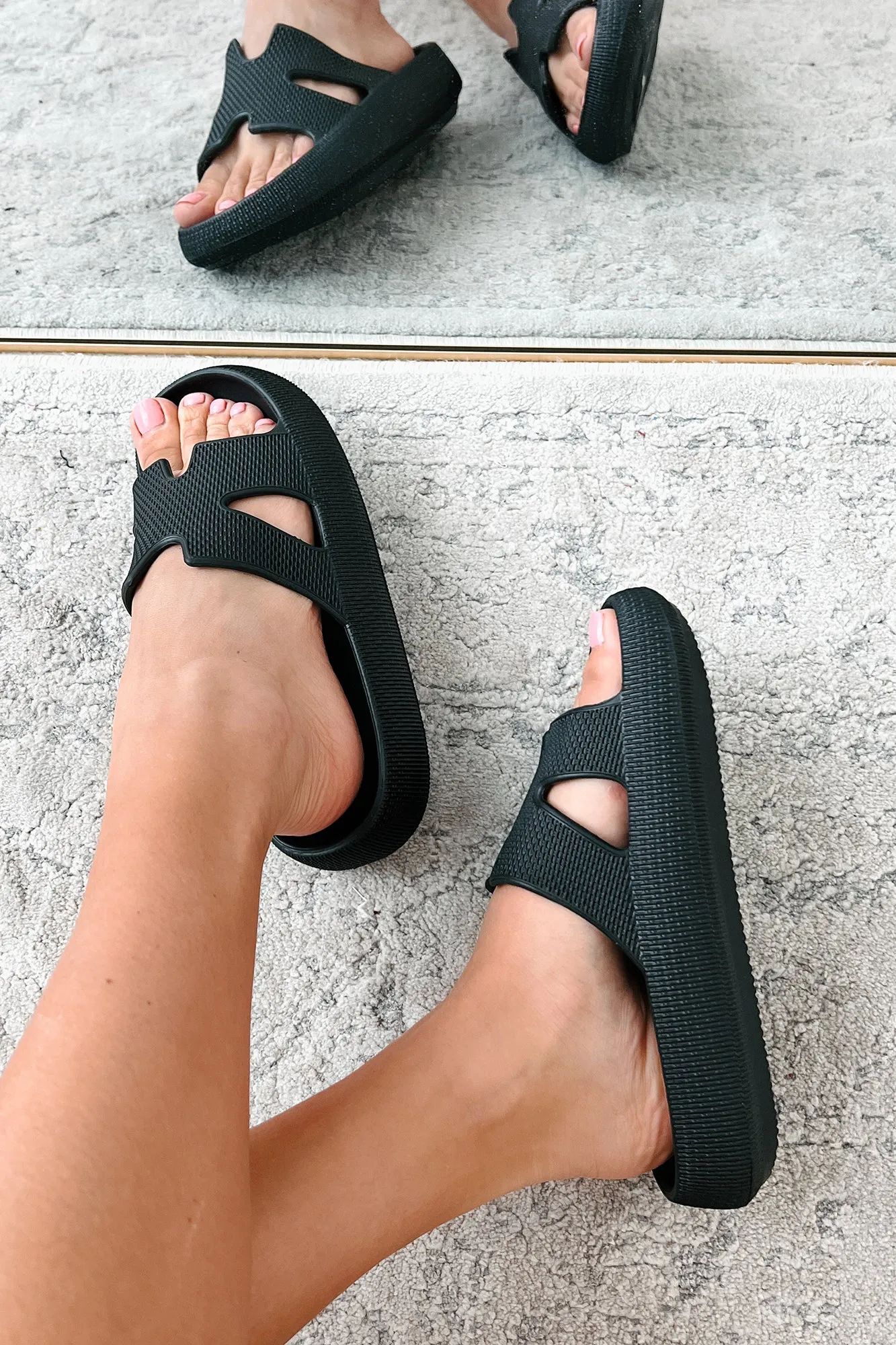 Summer State Of Mind Textured Foam Slide Sandals (Black)