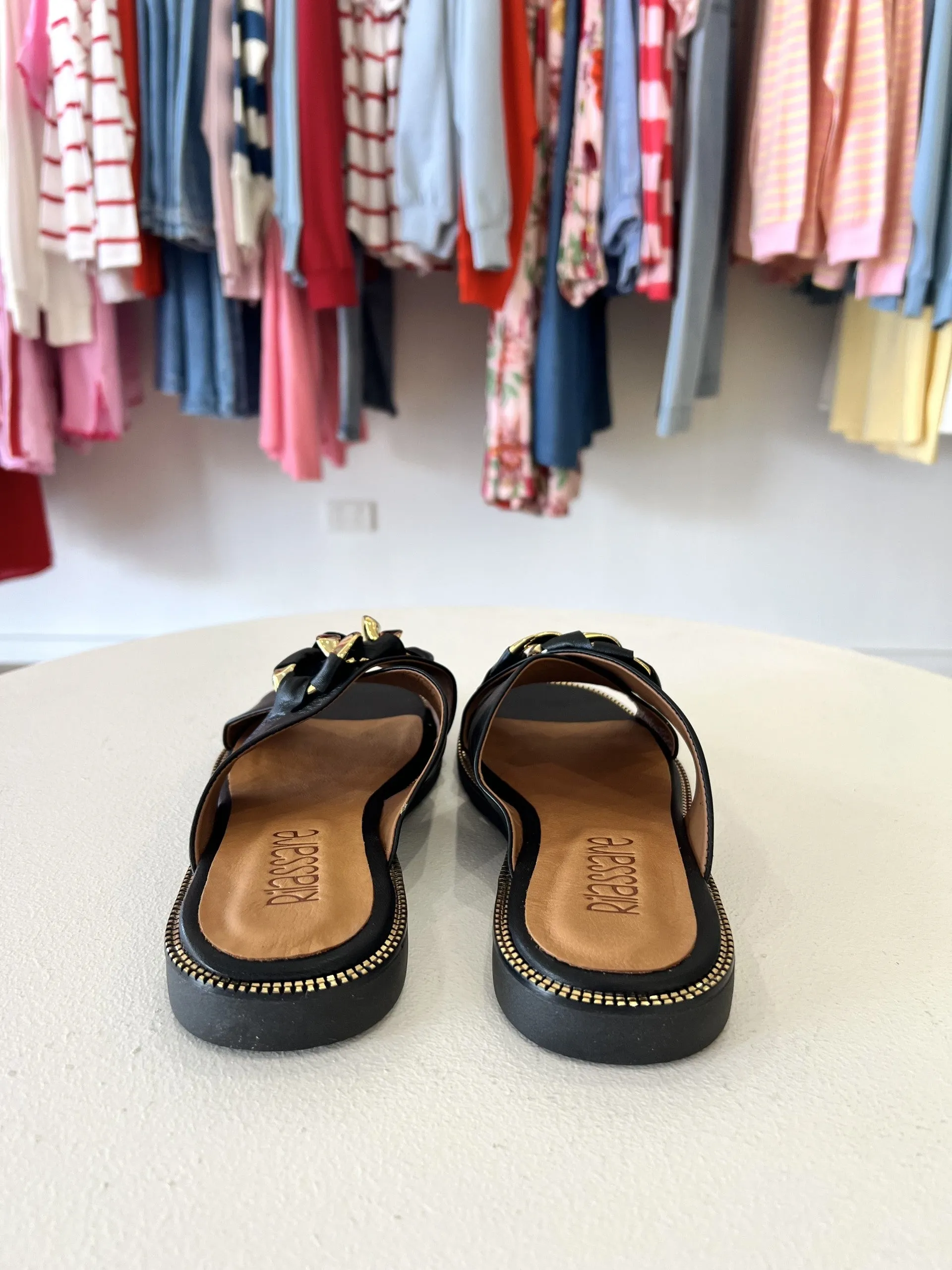 TANDI LEATHER SLIDE || BLACK/GOLD