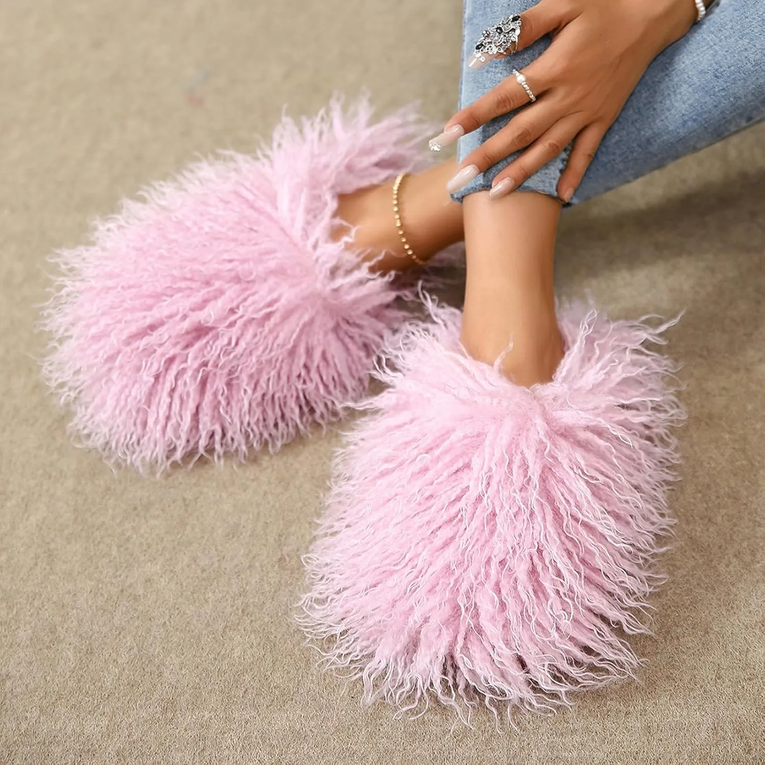 Unisex Fuzzy Faux Fur Slippers, Women's Fluffy Long Hair Sheep Faux Fur Slip on Slides, Girls Luxury Big Fluffy Outdoor Flat Slippers, Long Curly Hair Non-Slip Warm Home Slide Shoes