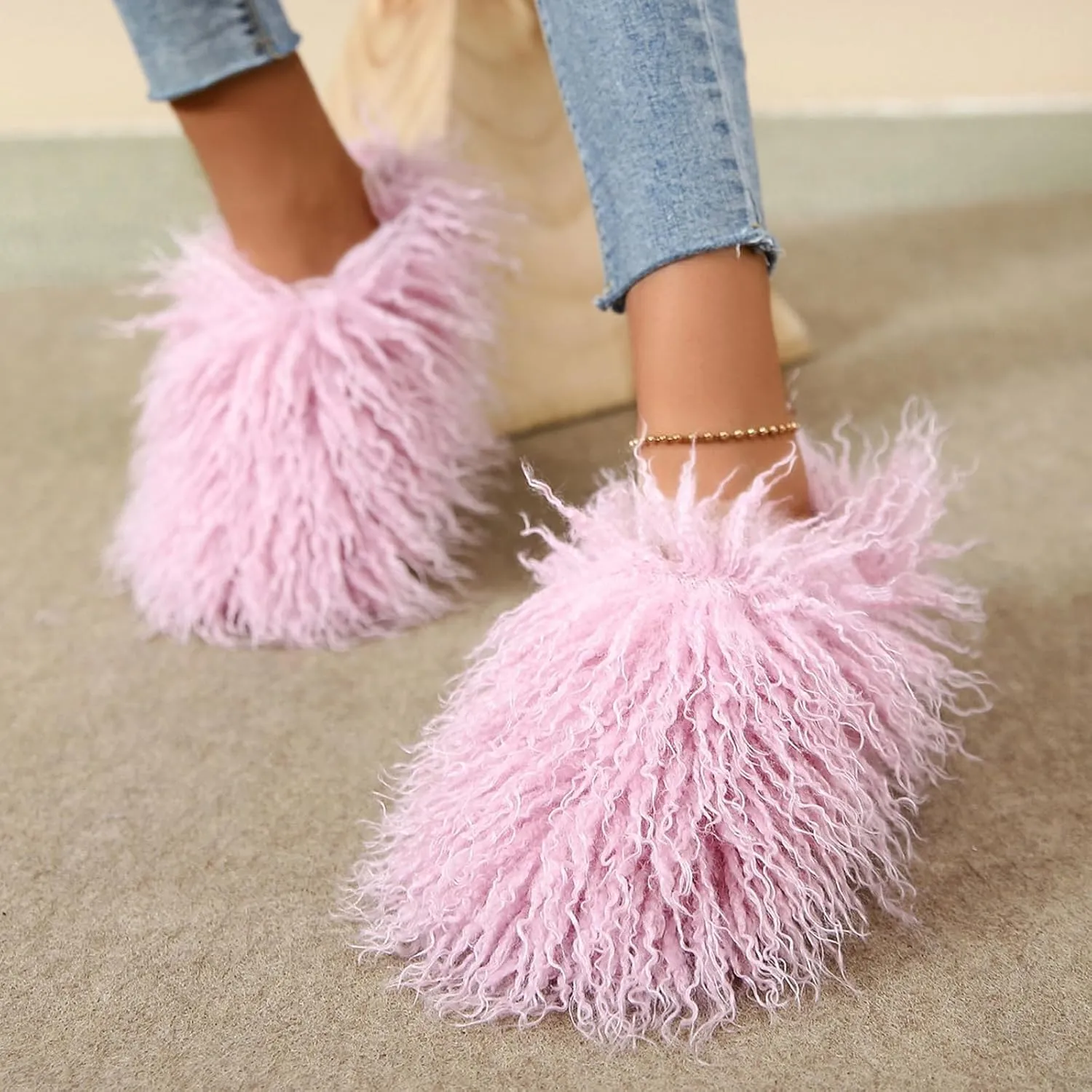 Unisex Fuzzy Faux Fur Slippers, Women's Fluffy Long Hair Sheep Faux Fur Slip on Slides, Girls Luxury Big Fluffy Outdoor Flat Slippers, Long Curly Hair Non-Slip Warm Home Slide Shoes