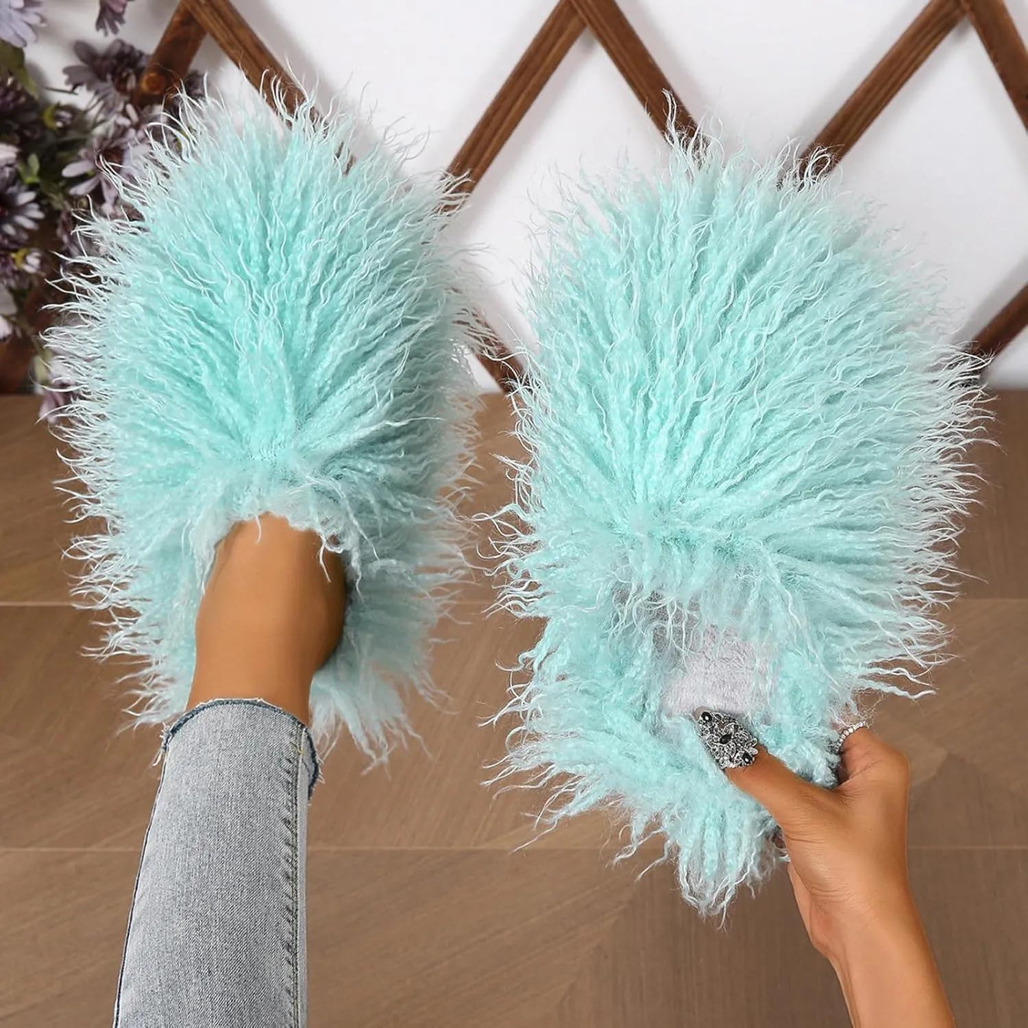 Unisex Fuzzy Faux Fur Slippers, Women's Fluffy Long Hair Sheep Faux Fur Slip on Slides, Girls Luxury Big Fluffy Outdoor Flat Slippers, Long Curly Hair Non-Slip Warm Home Slide Shoes