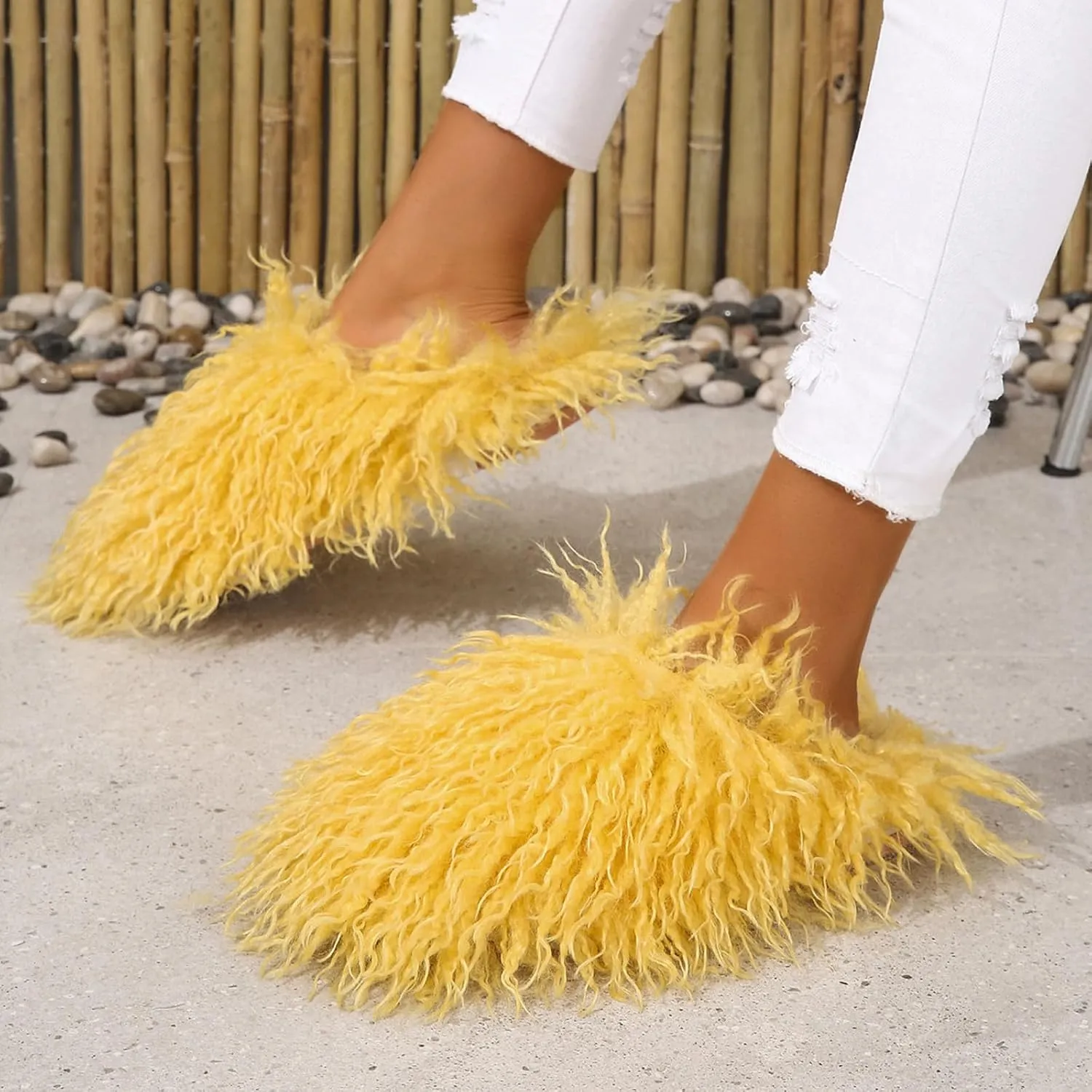 Unisex Fuzzy Faux Fur Slippers, Women's Fluffy Long Hair Sheep Faux Fur Slip on Slides, Girls Luxury Big Fluffy Outdoor Flat Slippers, Long Curly Hair Non-Slip Warm Home Slide Shoes
