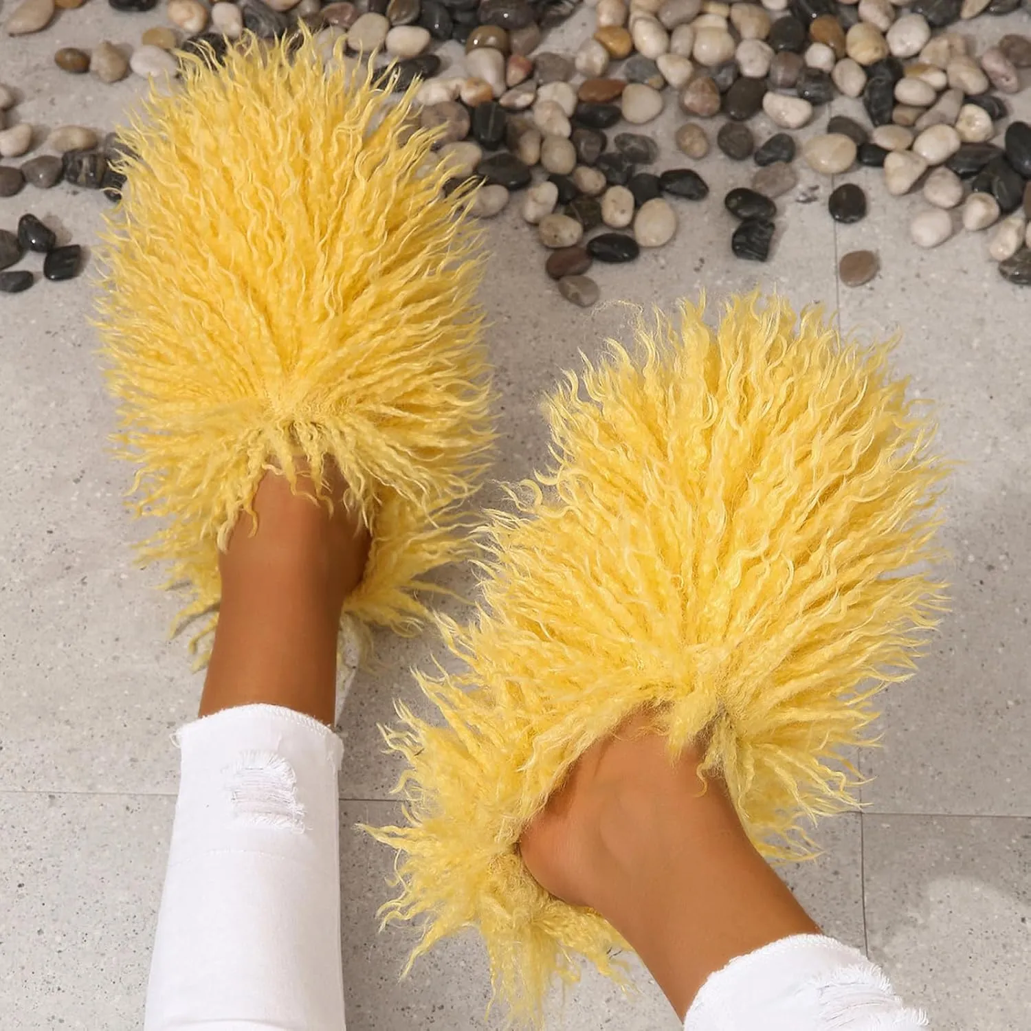 Unisex Fuzzy Faux Fur Slippers, Women's Fluffy Long Hair Sheep Faux Fur Slip on Slides, Girls Luxury Big Fluffy Outdoor Flat Slippers, Long Curly Hair Non-Slip Warm Home Slide Shoes
