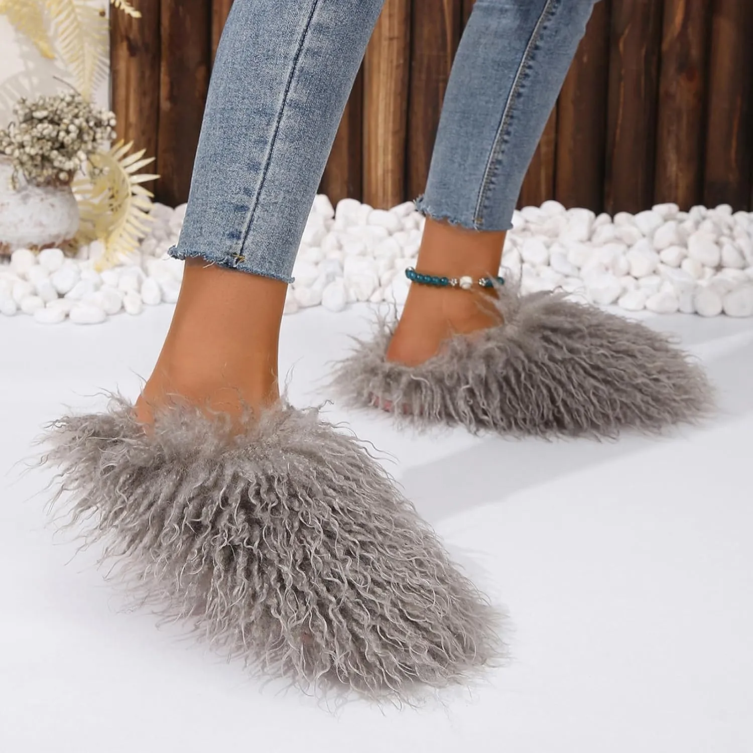 Unisex Fuzzy Faux Fur Slippers, Women's Fluffy Long Hair Sheep Faux Fur Slip on Slides, Girls Luxury Big Fluffy Outdoor Flat Slippers, Long Curly Hair Non-Slip Warm Home Slide Shoes