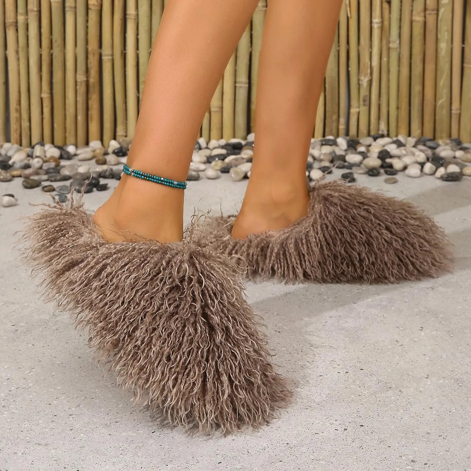 Unisex Fuzzy Faux Fur Slippers, Women's Fluffy Long Hair Sheep Faux Fur Slip on Slides, Girls Luxury Big Fluffy Outdoor Flat Slippers, Long Curly Hair Non-Slip Warm Home Slide Shoes