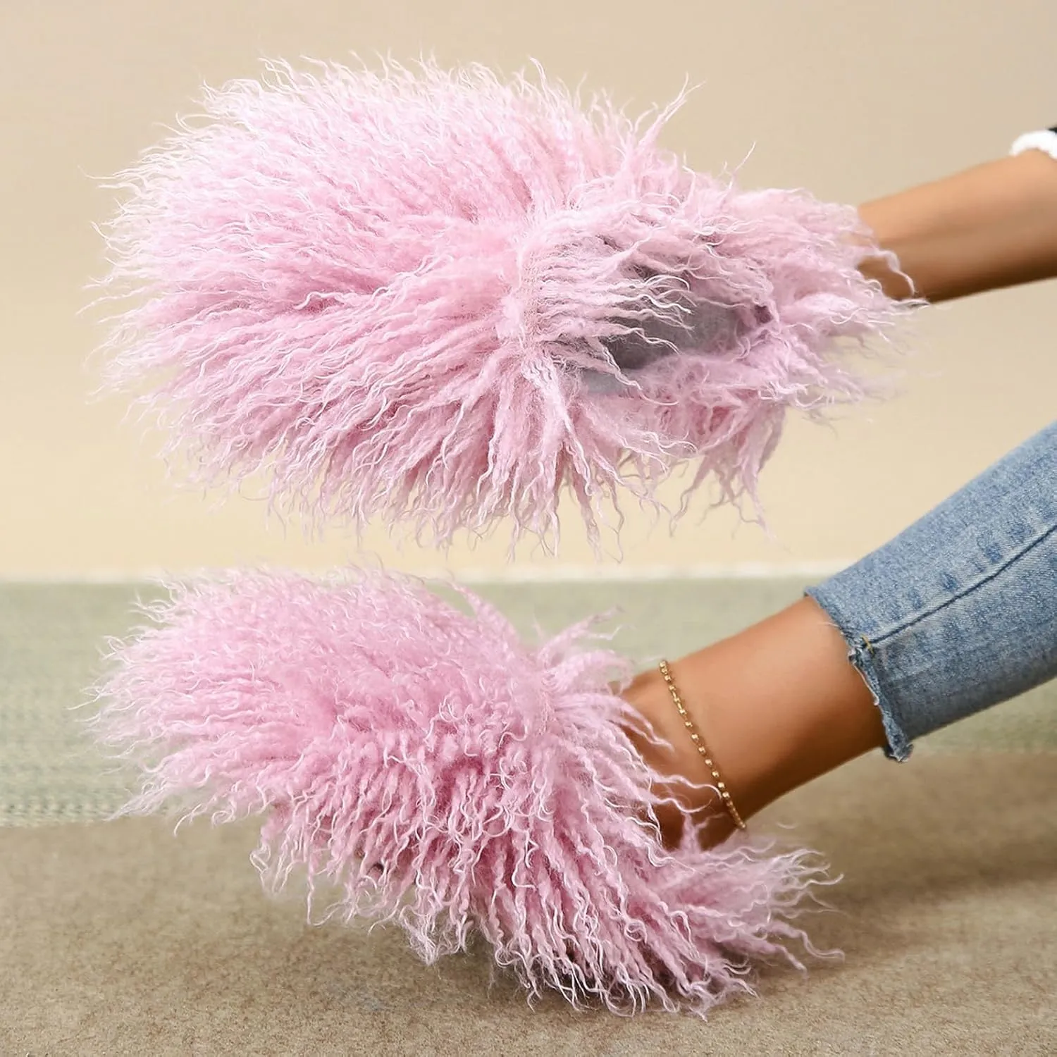 Unisex Fuzzy Faux Fur Slippers, Women's Fluffy Long Hair Sheep Faux Fur Slip on Slides, Girls Luxury Big Fluffy Outdoor Flat Slippers, Long Curly Hair Non-Slip Warm Home Slide Shoes