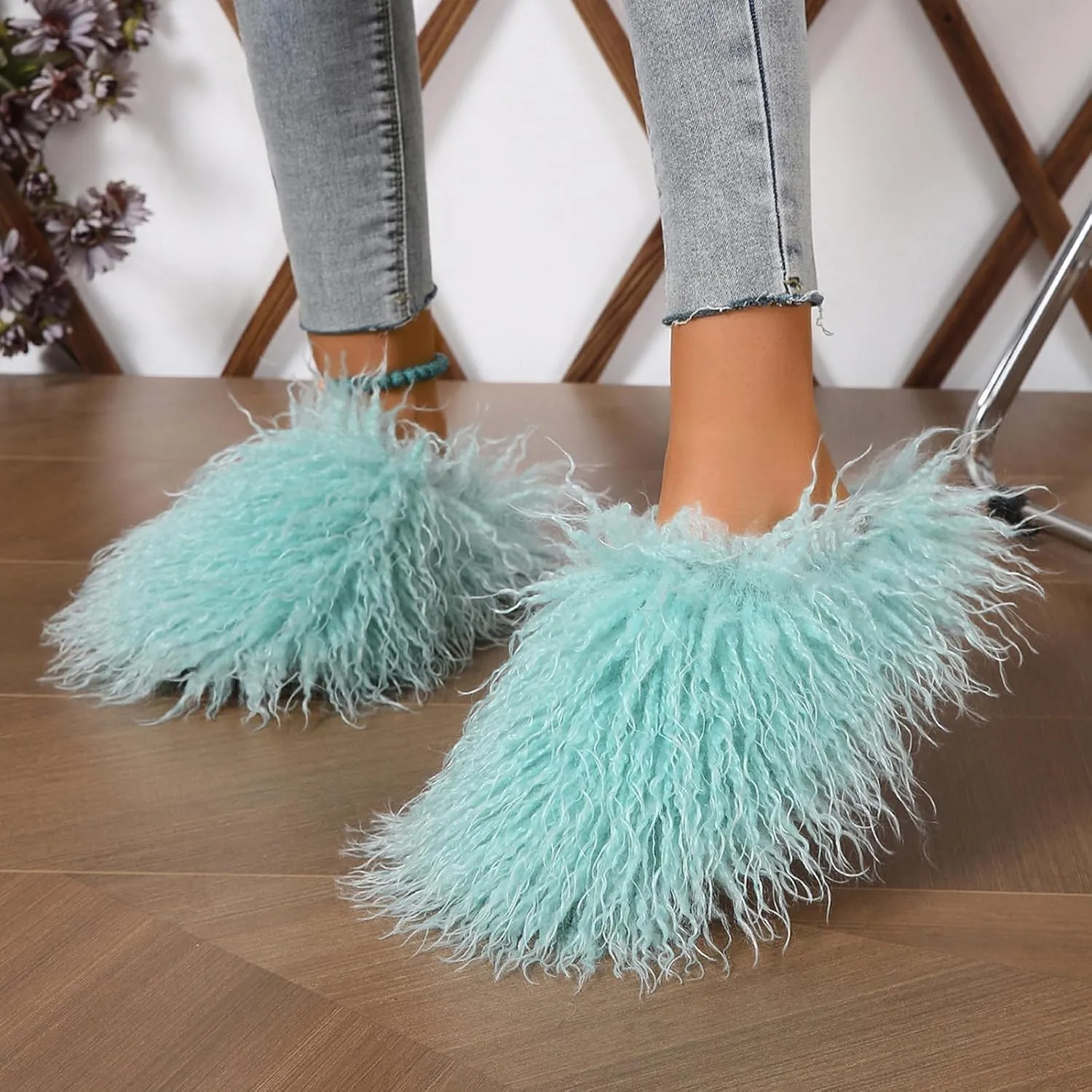 Unisex Fuzzy Faux Fur Slippers, Women's Fluffy Long Hair Sheep Faux Fur Slip on Slides, Girls Luxury Big Fluffy Outdoor Flat Slippers, Long Curly Hair Non-Slip Warm Home Slide Shoes