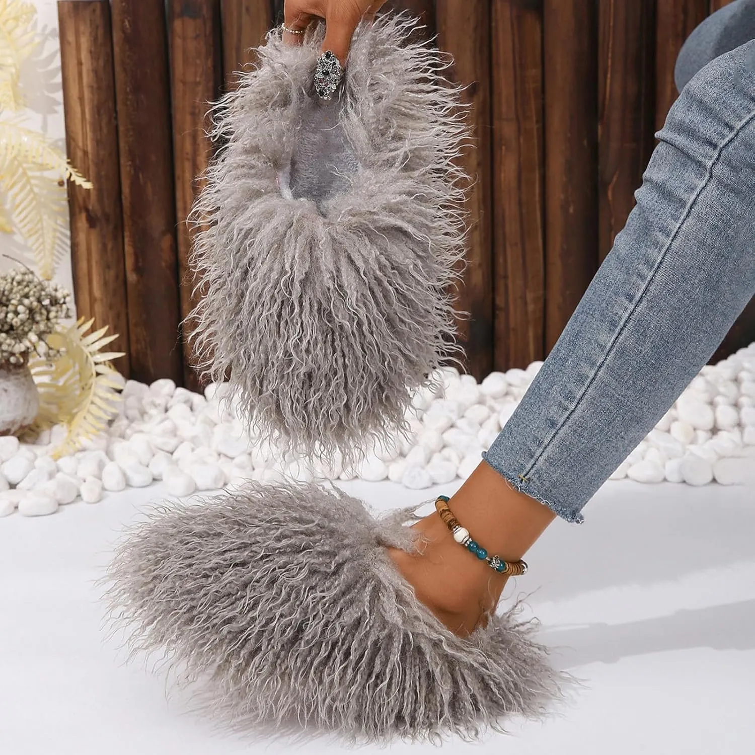 Unisex Fuzzy Faux Fur Slippers, Women's Fluffy Long Hair Sheep Faux Fur Slip on Slides, Girls Luxury Big Fluffy Outdoor Flat Slippers, Long Curly Hair Non-Slip Warm Home Slide Shoes