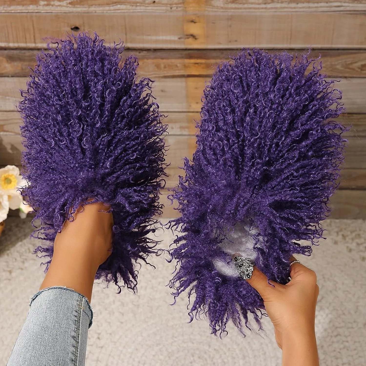 Unisex Fuzzy Faux Fur Slippers, Women's Fluffy Long Hair Sheep Faux Fur Slip on Slides, Girls Luxury Big Fluffy Outdoor Flat Slippers, Long Curly Hair Non-Slip Warm Home Slide Shoes