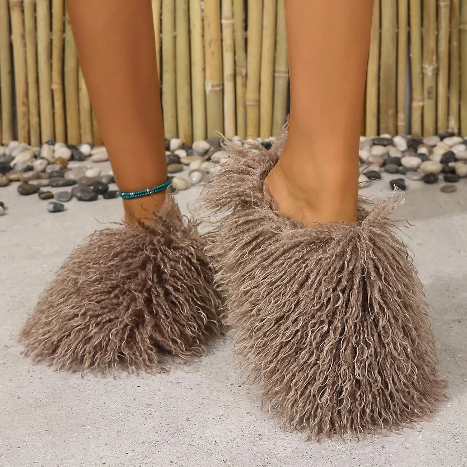 Unisex Fuzzy Faux Fur Slippers, Women's Fluffy Long Hair Sheep Faux Fur Slip on Slides, Girls Luxury Big Fluffy Outdoor Flat Slippers, Long Curly Hair Non-Slip Warm Home Slide Shoes