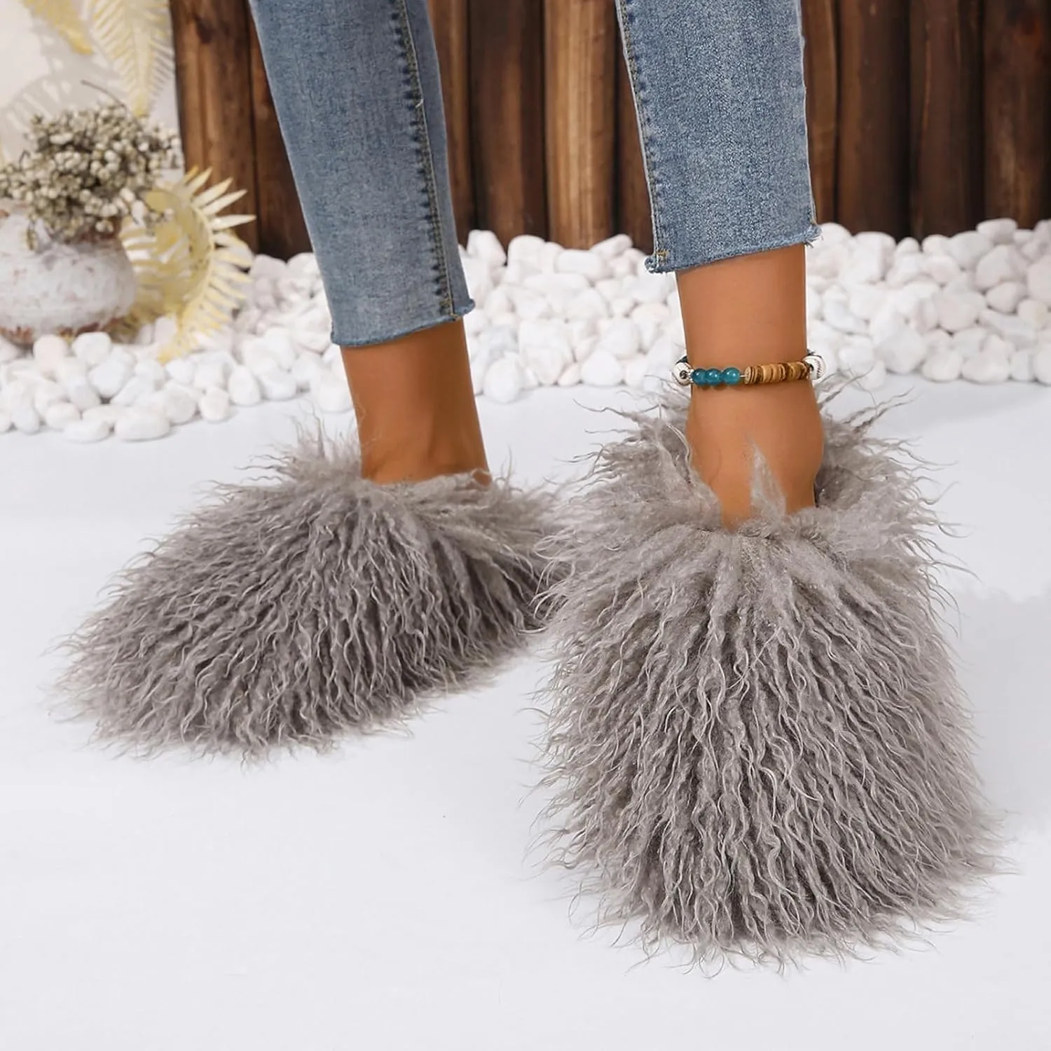 Unisex Fuzzy Faux Fur Slippers, Women's Fluffy Long Hair Sheep Faux Fur Slip on Slides, Girls Luxury Big Fluffy Outdoor Flat Slippers, Long Curly Hair Non-Slip Warm Home Slide Shoes